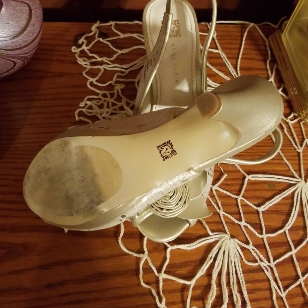 Shoes - Picture 3 of 4
